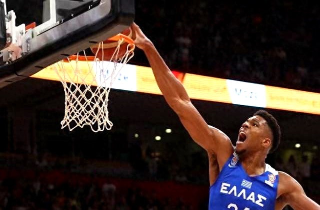 开云棋牌-字母哥连续十场比赛得分超过比赛局势复杂，塞尔维亚队不断突破！再创辉煌时刻的简单介绍-开云棋牌