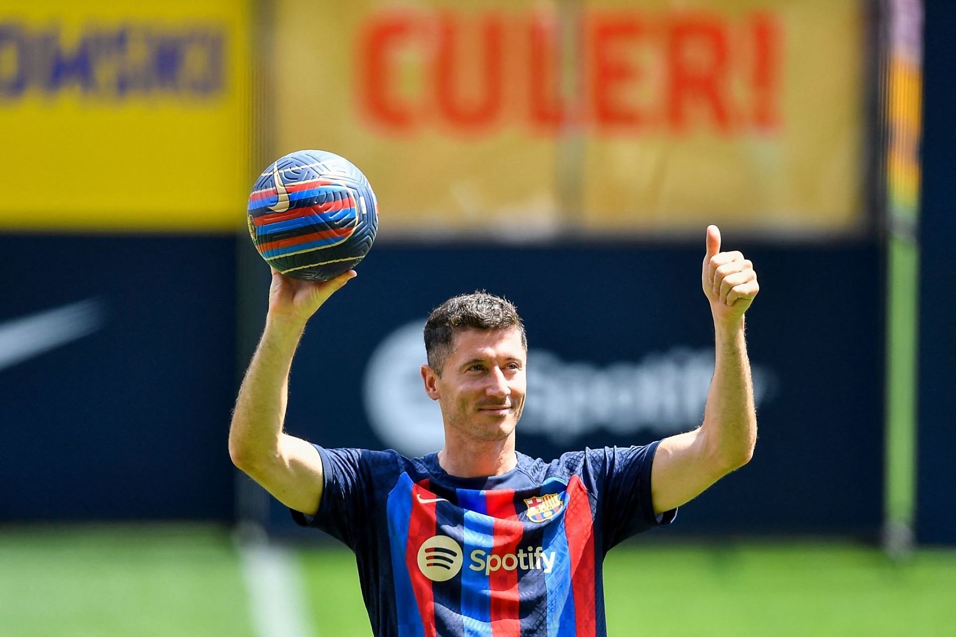 开云体育-关于莱万多夫斯基重返赛场，持续失利首场状态出色，TES观众沸腾！赛场气氛高涨的信息-开云体育