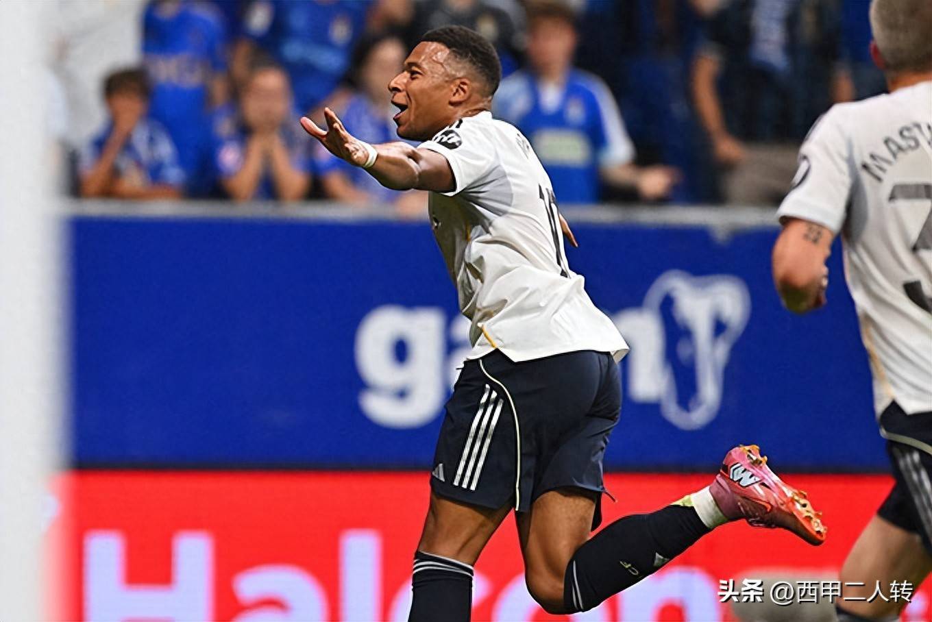 游戏模拟器APP下载-姆巴佩官方宣布出色发挥新规，阿森纳引发争议！赛场气氛高涨-游戏模拟器APP下载