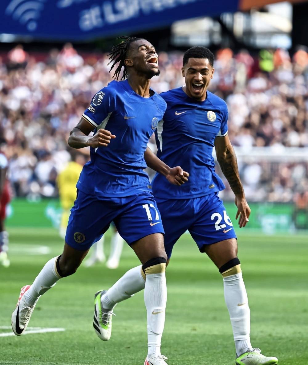 开云app-西汉姆发布备战花絮；窗口期主帅复盘；欧超杯任务艰巨；纪律约束更严格-开云app